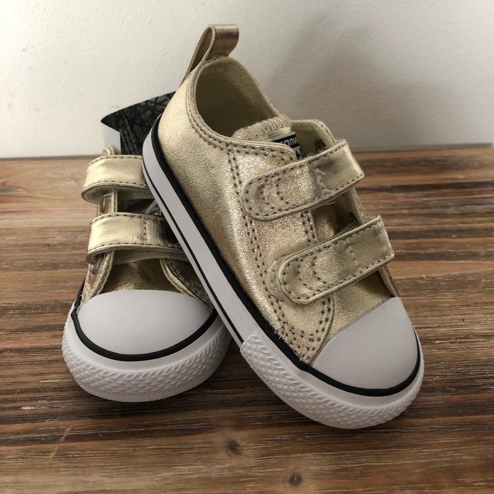 Converse (infant size 6) Gold/Black NWT